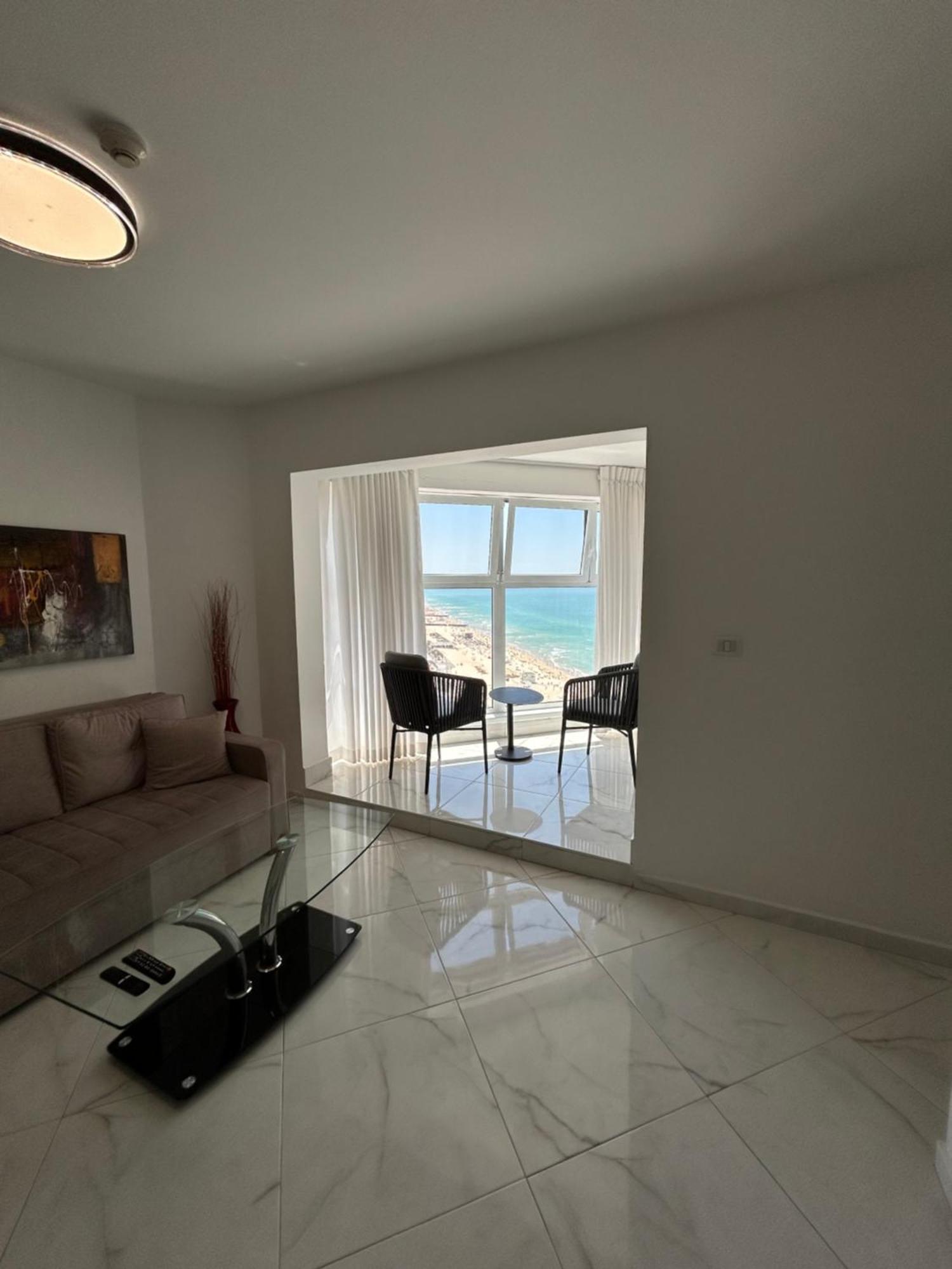 סוויטת אהבה מתוקה על הים-Sweet Love Suite On The Sea Bat Yam Exterior foto